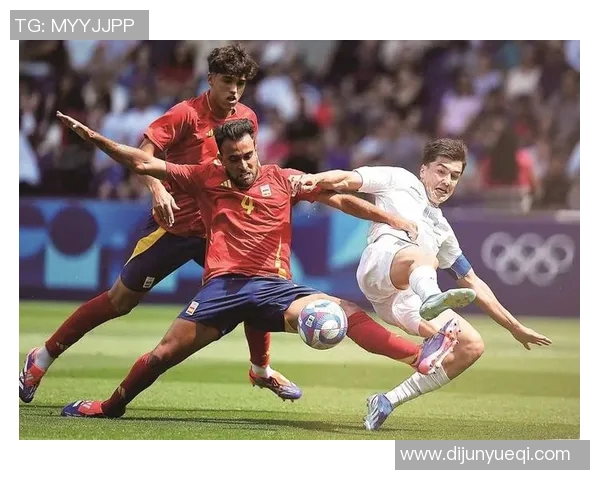 足球明星精彩瞬间扭身体的动感图片展示与分析